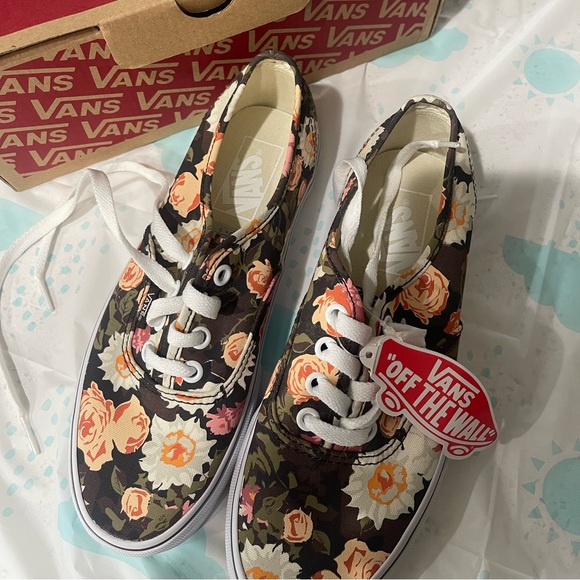 Abstract Floral Demitsse vans - Picture 1 of 6